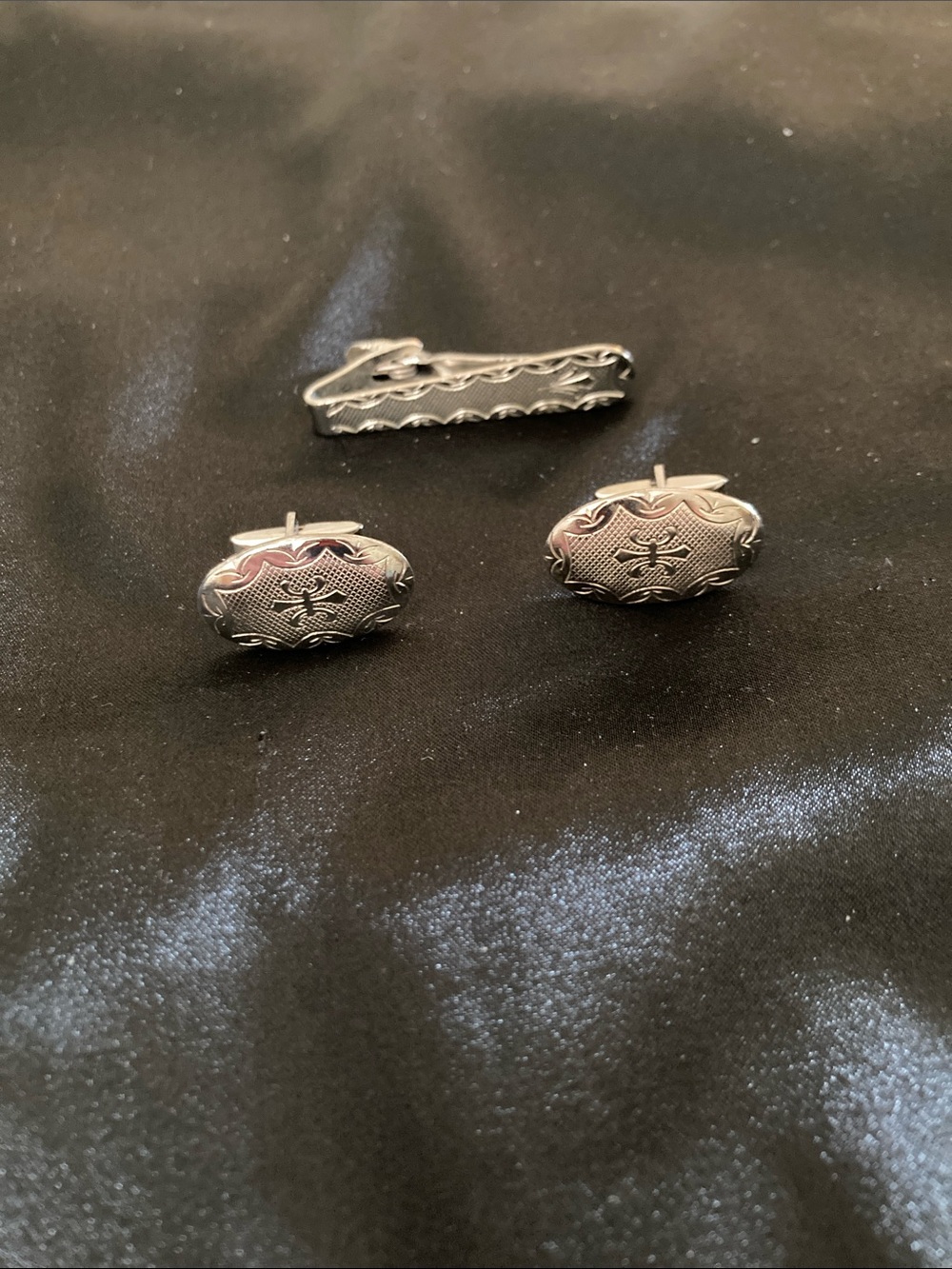 Classic Silver-Tone Oval Cufflinks and Tie Bar Set